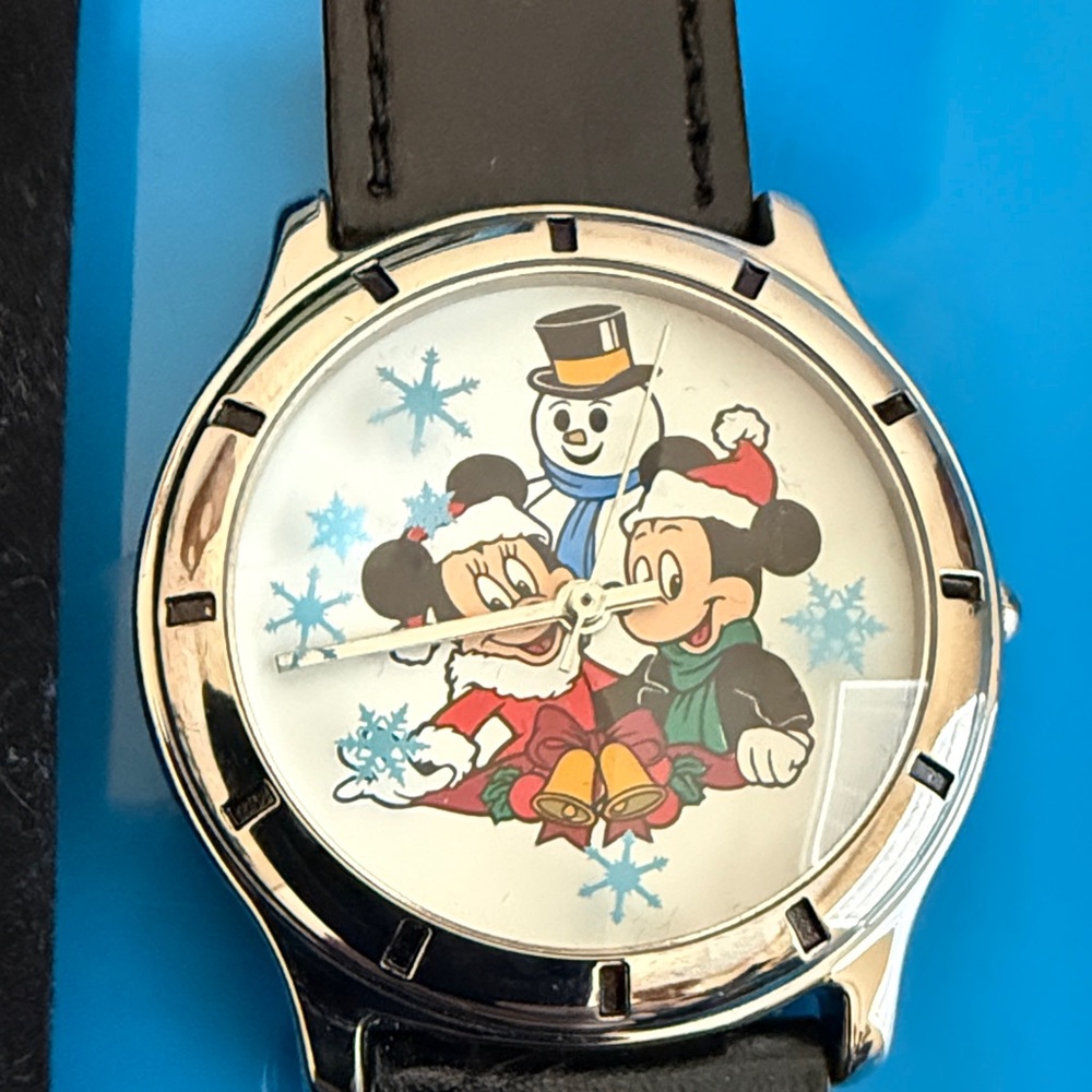 Disney 1997 Cast Holiday Celebration Mickey Mouse Watch